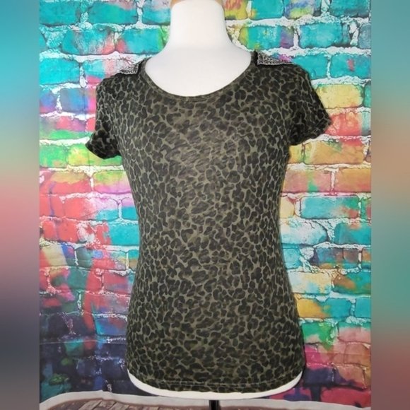 Tops - 𝅺I jeans by Buffalo Animal print with lace & beads